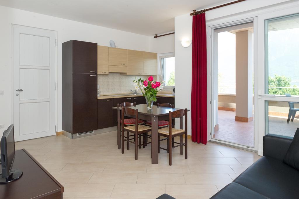 Residence Le Azalee & Spa فيركانا الغرفة الصورة