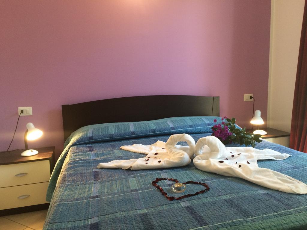 Residence Le Azalee & Spa فيركانا الغرفة الصورة